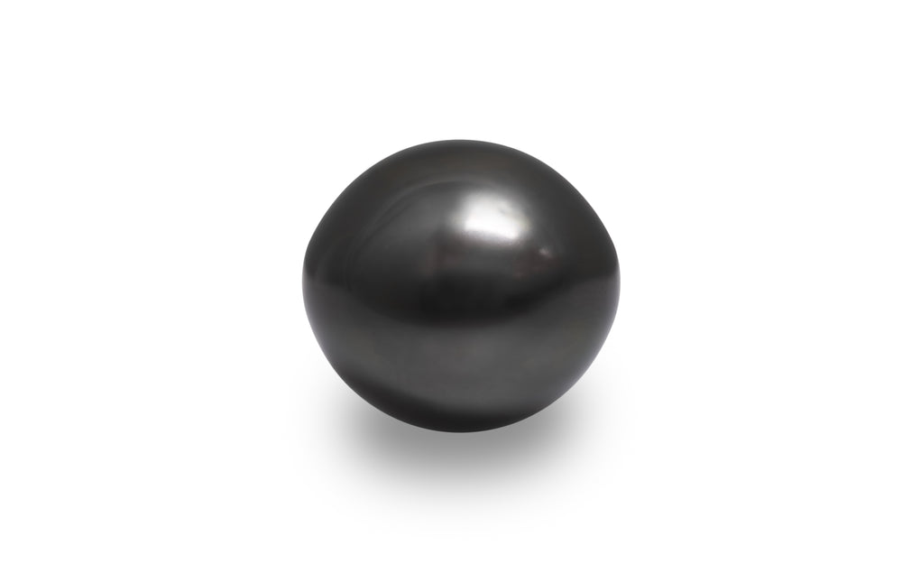 A button shape grey Tahitian pearl is displayed on a white background.