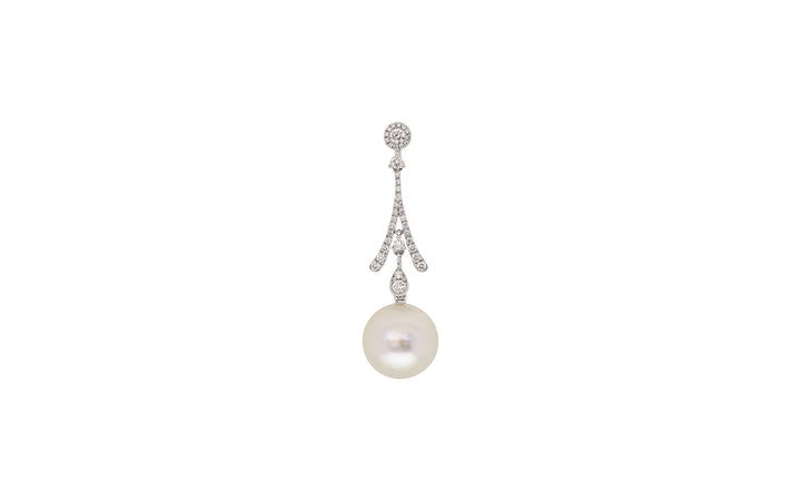 A round white South Sea pearl diamond pendant in 18k white gold is displayed on a white background.
