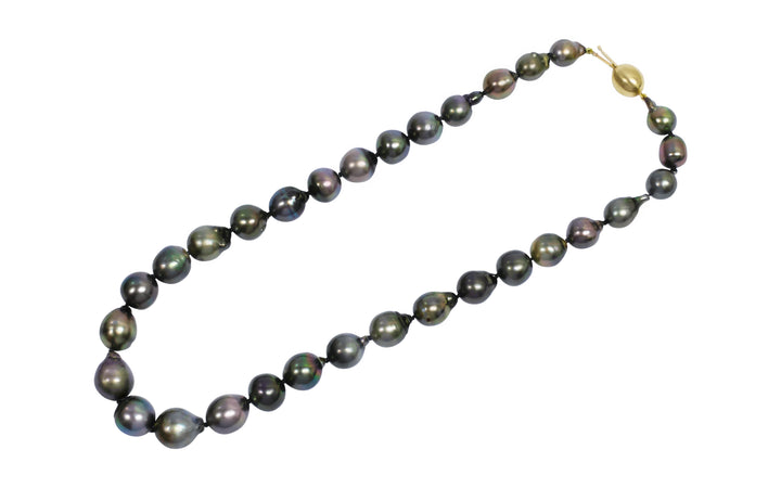 A 52cm Tahitian pearl strand necklace is displayed against a white background.